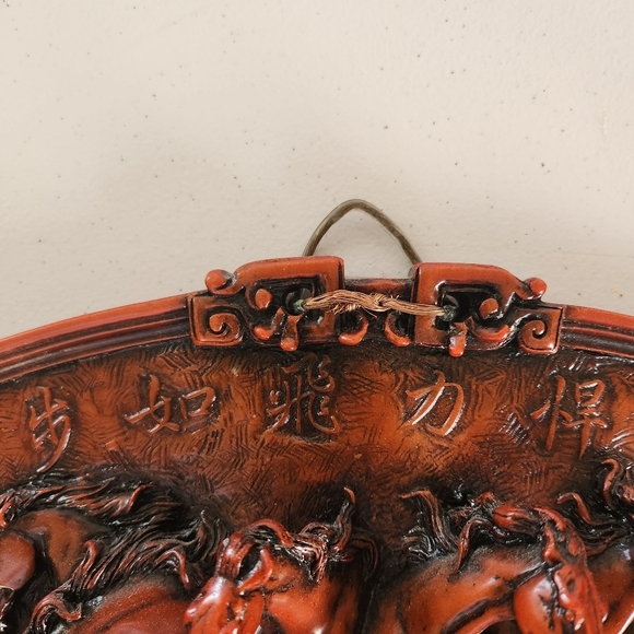Vintage Resin 3D Horses Chinese Red Knot Wall Hanging Art Plaque Sculpture 70s - Picture 4 of 9